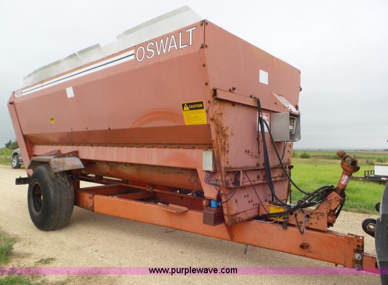 image for item L6963 Oswalt 420 mixer wagon