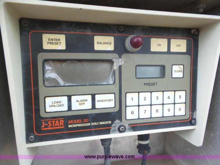 image for item L6963 Oswalt 420 mixer wagon