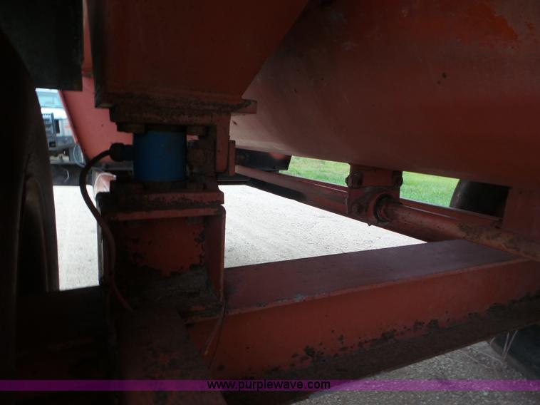 image for item L6963 Oswalt 420 mixer wagon