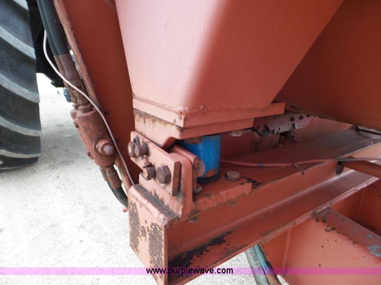 image for item L6963 Oswalt 420 mixer wagon