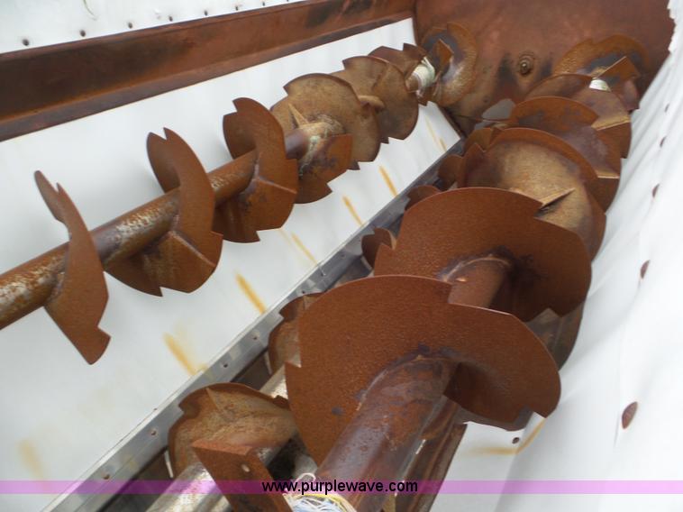 image for item L6963 Oswalt 420 mixer wagon