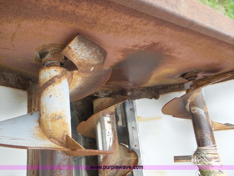 image for item L6963 Oswalt 420 mixer wagon