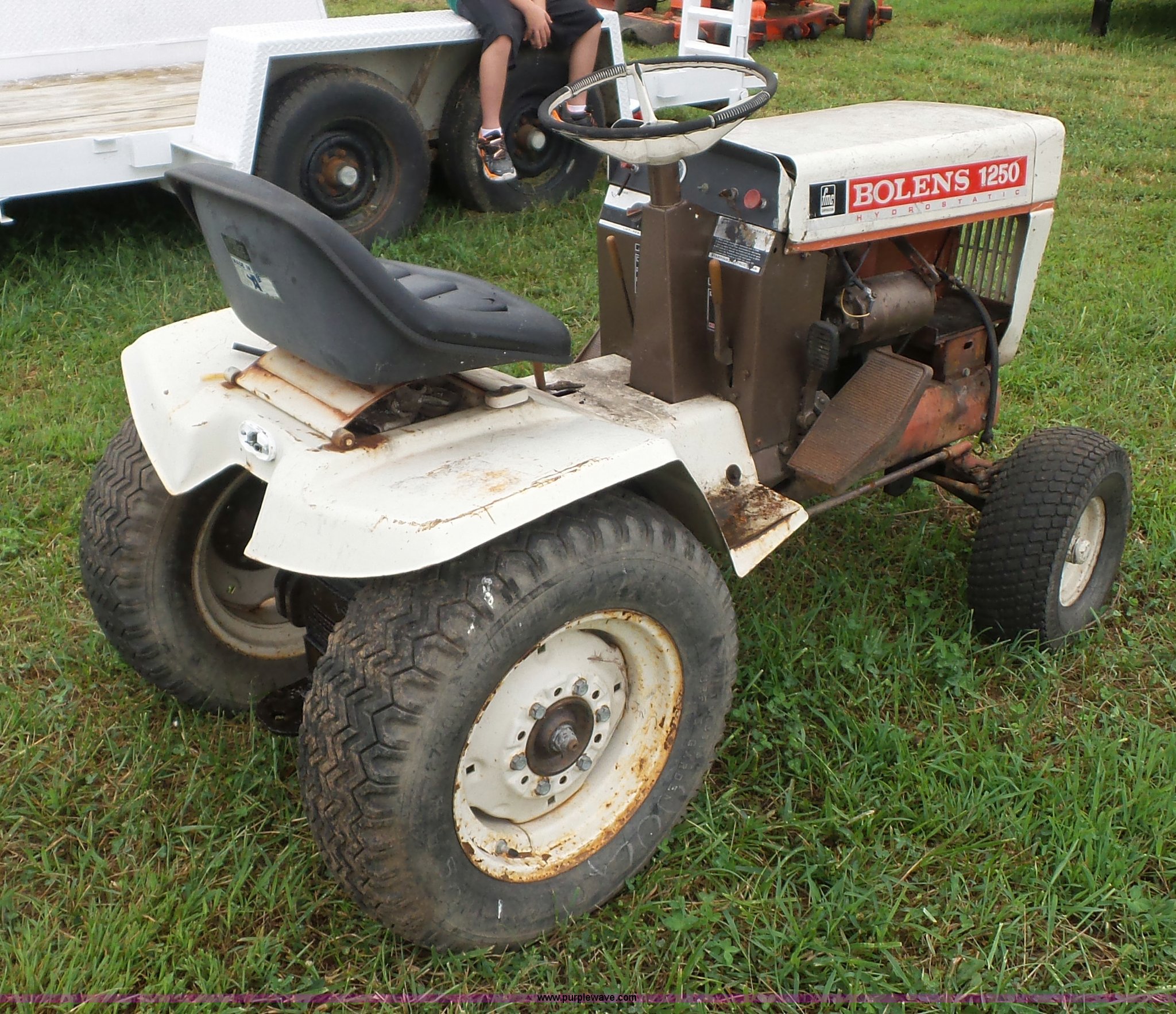 Bolens 1250 lawn tractor in Leeton, MO Item BK9622 sold Purple Wave