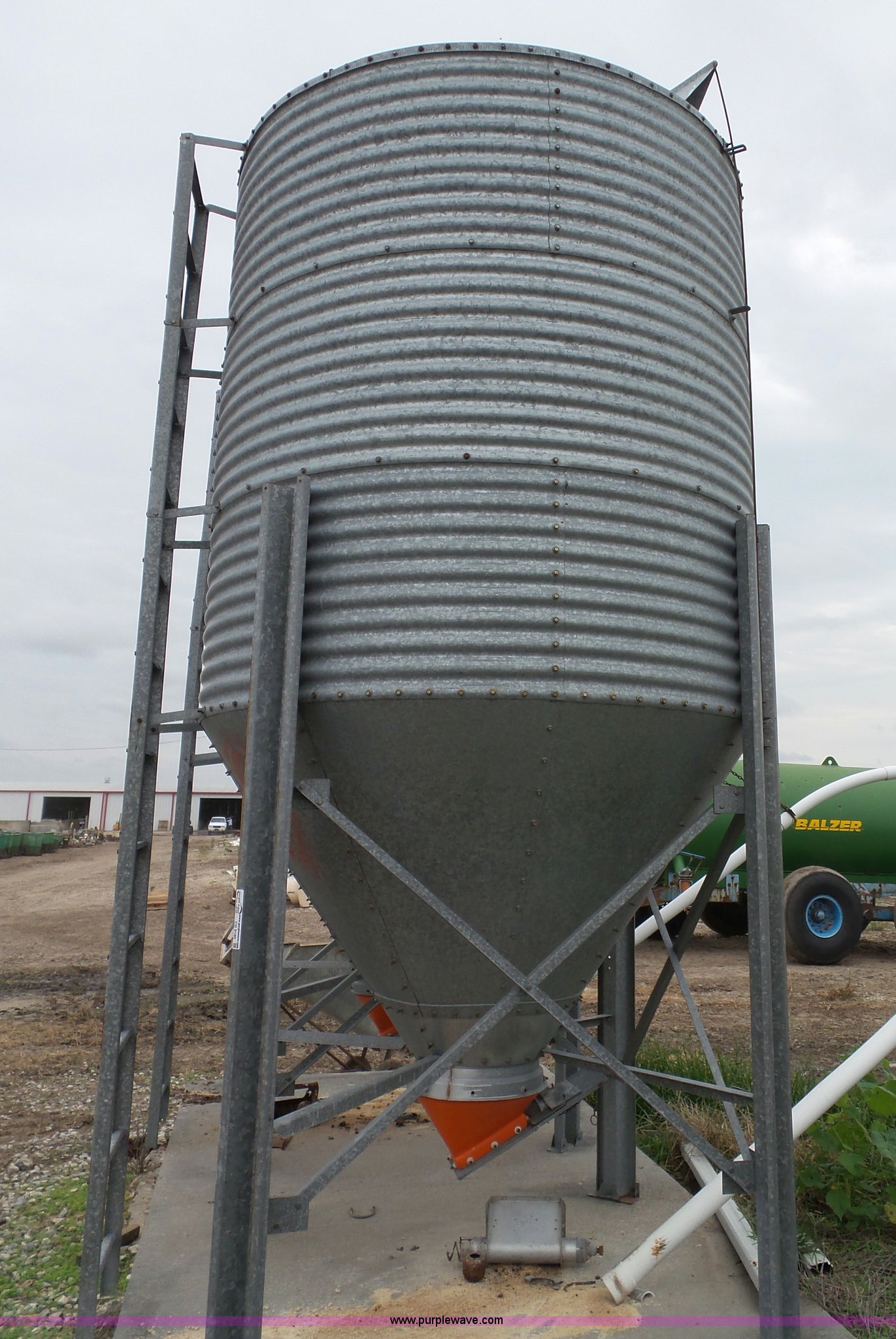 (2) six ton bulk grain/feed bins in Clay Center, KS Item CD9180 sold