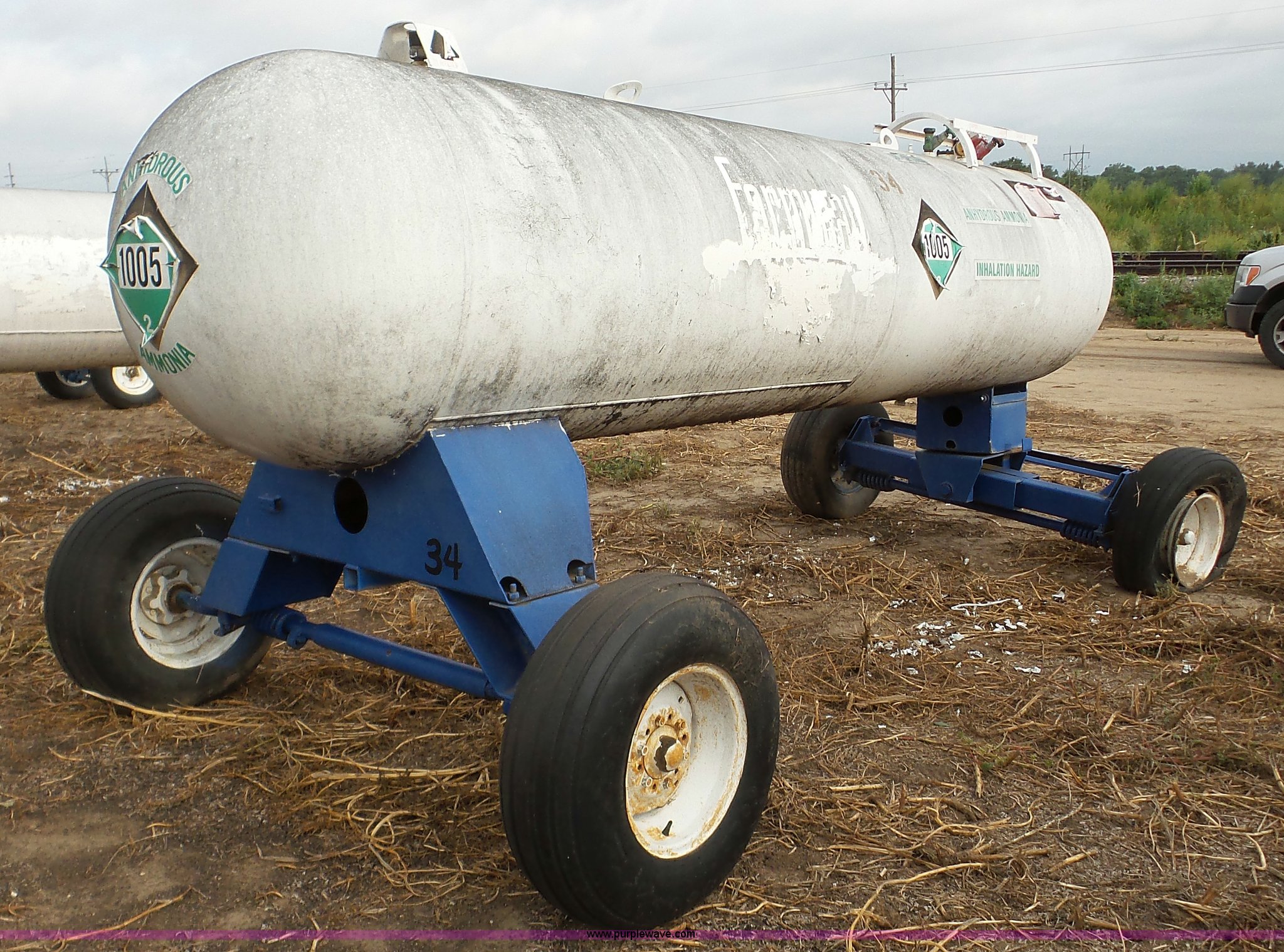 Anhydrous ammonia nurse tank in Concordia, KS Item DA2800 sold