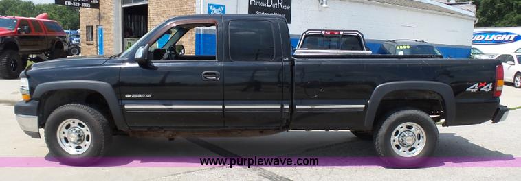 image for item AV9857 2001 Chevrolet Silverado 2500HD LS Ext. Cab pickup truck