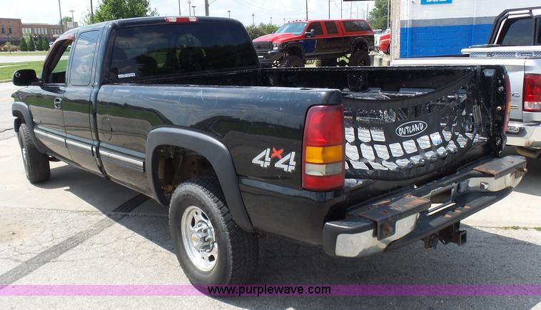 image for item AV9857 2001 Chevrolet Silverado 2500HD LS Ext. Cab pickup truck