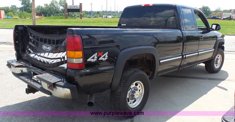 image for item AV9857 2001 Chevrolet Silverado 2500HD LS Ext. Cab pickup truck