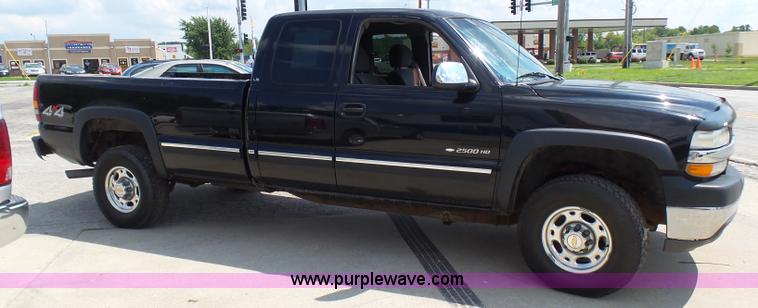 image for item AV9857 2001 Chevrolet Silverado 2500HD LS Ext. Cab pickup truck