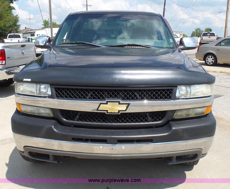 image for item AV9857 2001 Chevrolet Silverado 2500HD LS Ext. Cab pickup truck