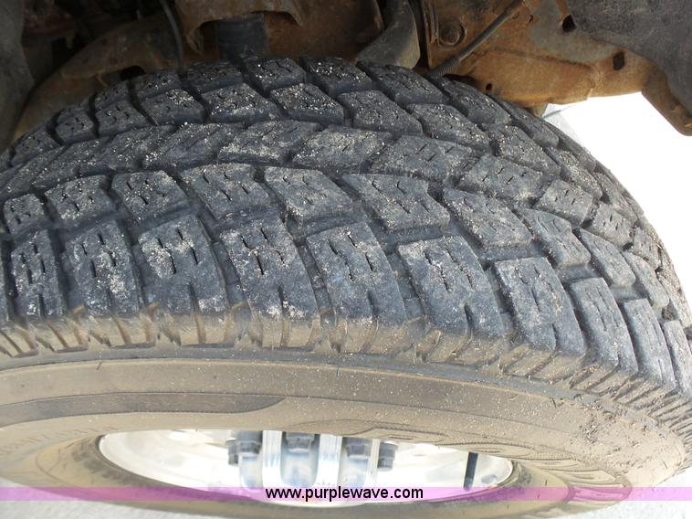 image for item AV9857 2001 Chevrolet Silverado 2500HD LS Ext. Cab pickup truck