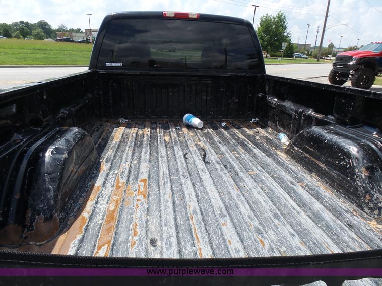 image for item AV9857 2001 Chevrolet Silverado 2500HD LS Ext. Cab pickup truck