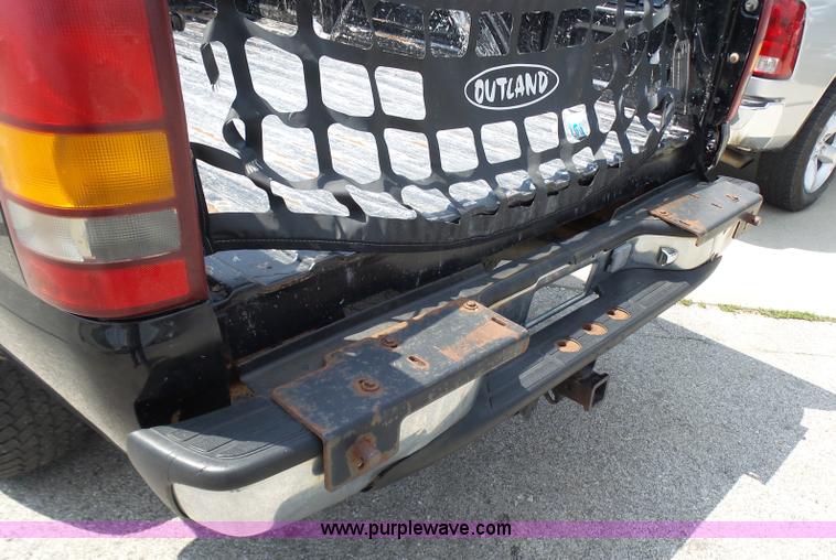 image for item AV9857 2001 Chevrolet Silverado 2500HD LS Ext. Cab pickup truck