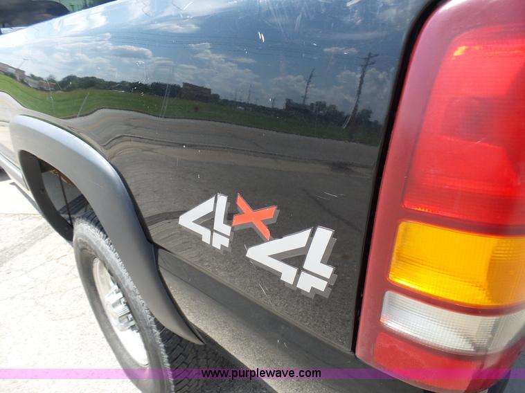 image for item AV9857 2001 Chevrolet Silverado 2500HD LS Ext. Cab pickup truck