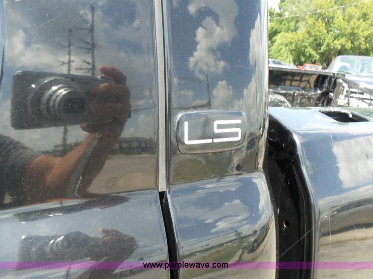 image for item AV9857 2001 Chevrolet Silverado 2500HD LS Ext. Cab pickup truck