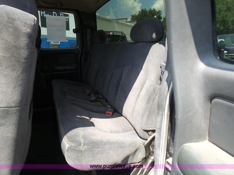 image for item AV9857 2001 Chevrolet Silverado 2500HD LS Ext. Cab pickup truck