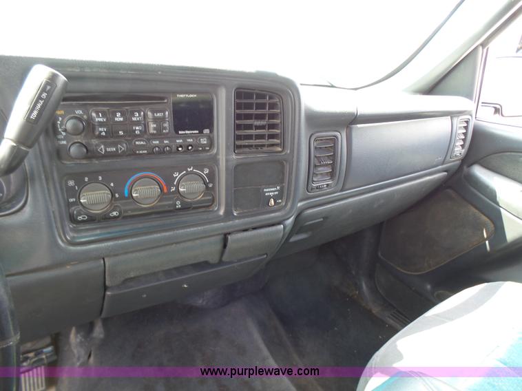 image for item AV9857 2001 Chevrolet Silverado 2500HD LS Ext. Cab pickup truck