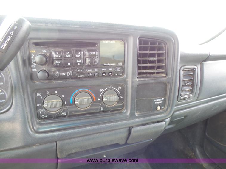 image for item AV9857 2001 Chevrolet Silverado 2500HD LS Ext. Cab pickup truck