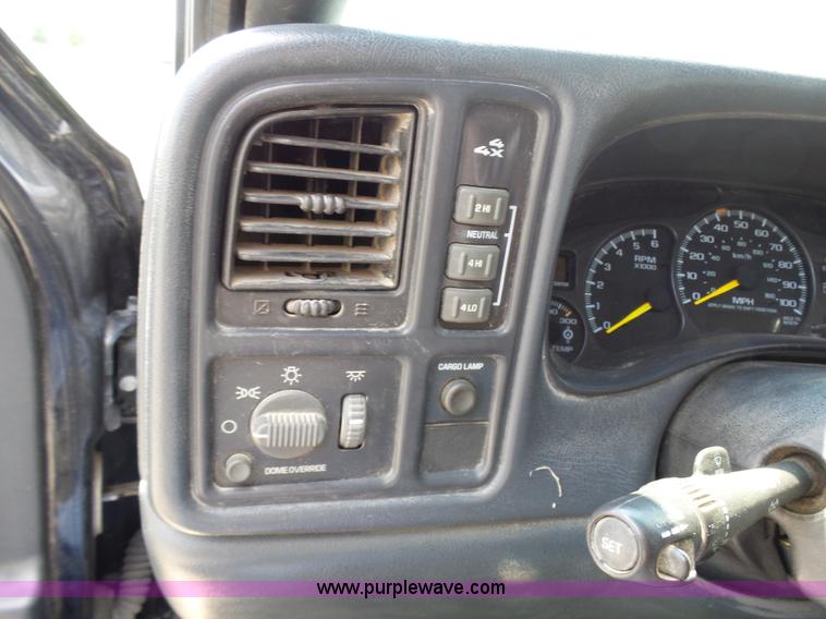 image for item AV9857 2001 Chevrolet Silverado 2500HD LS Ext. Cab pickup truck