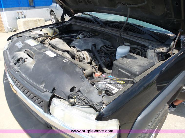 image for item AV9857 2001 Chevrolet Silverado 2500HD LS Ext. Cab pickup truck