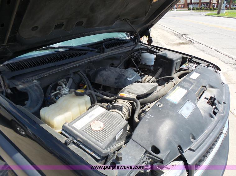 image for item AV9857 2001 Chevrolet Silverado 2500HD LS Ext. Cab pickup truck