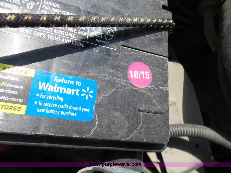 image for item AV9857 2001 Chevrolet Silverado 2500HD LS Ext. Cab pickup truck