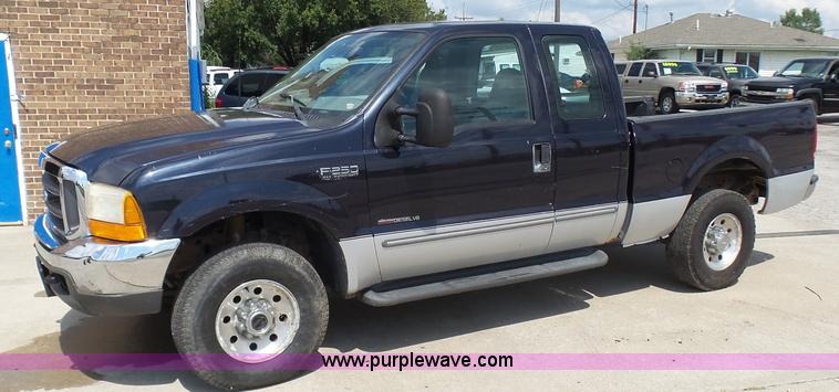 image for item AV9858 1999 Ford F250 Super Duty XLT SuperCab pickup truck