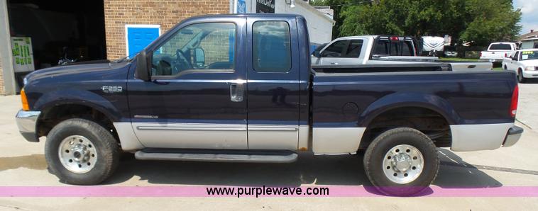 image for item AV9858 1999 Ford F250 Super Duty XLT SuperCab pickup truck