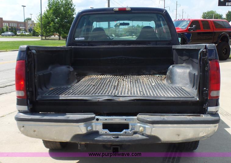 image for item AV9858 1999 Ford F250 Super Duty XLT SuperCab pickup truck