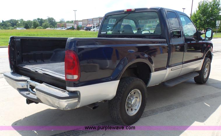 image for item AV9858 1999 Ford F250 Super Duty XLT SuperCab pickup truck
