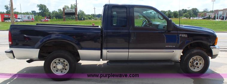 image for item AV9858 1999 Ford F250 Super Duty XLT SuperCab pickup truck