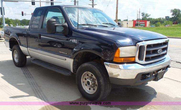 image for item AV9858 1999 Ford F250 Super Duty XLT SuperCab pickup truck