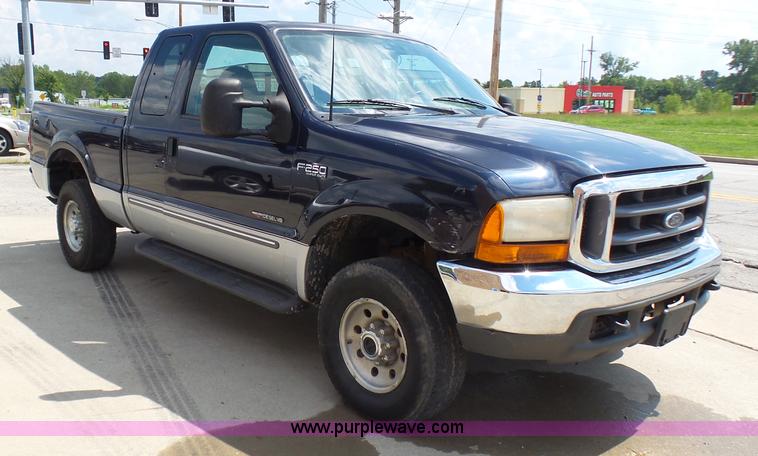 image for item AV9858 1999 Ford F250 Super Duty XLT SuperCab pickup truck