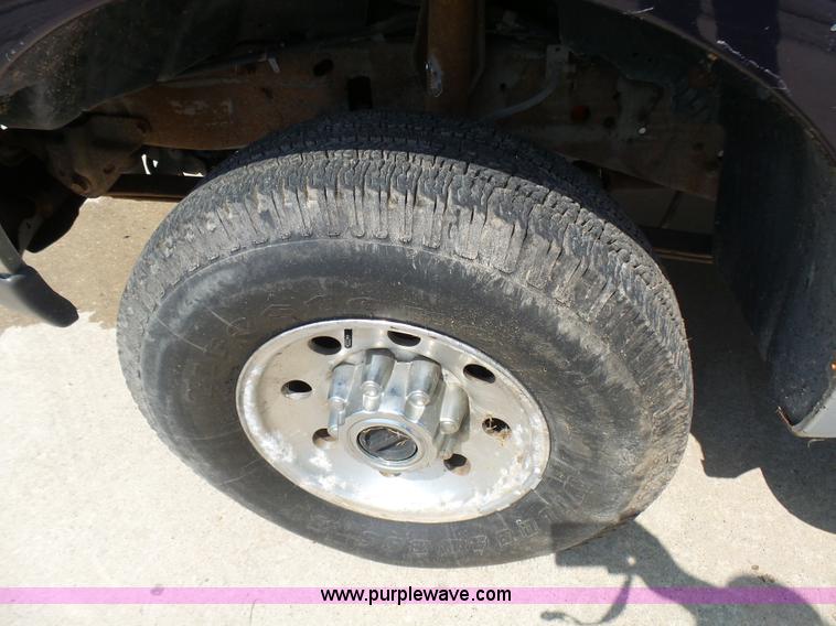 image for item AV9858 1999 Ford F250 Super Duty XLT SuperCab pickup truck