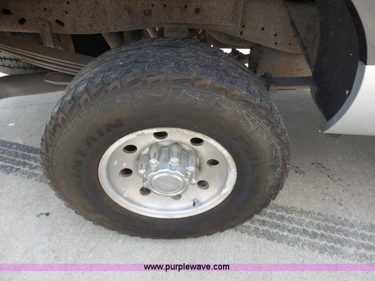 image for item AV9858 1999 Ford F250 Super Duty XLT SuperCab pickup truck