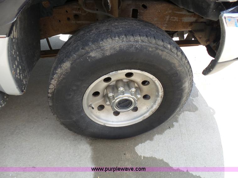 image for item AV9858 1999 Ford F250 Super Duty XLT SuperCab pickup truck