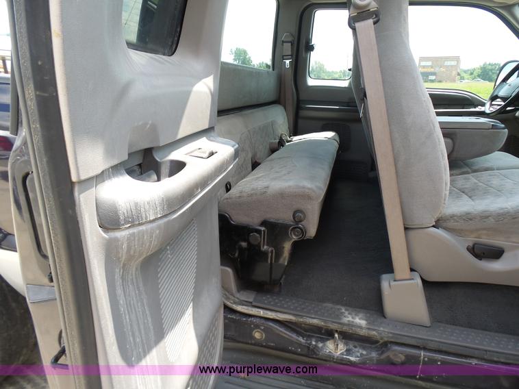 image for item AV9858 1999 Ford F250 Super Duty XLT SuperCab pickup truck