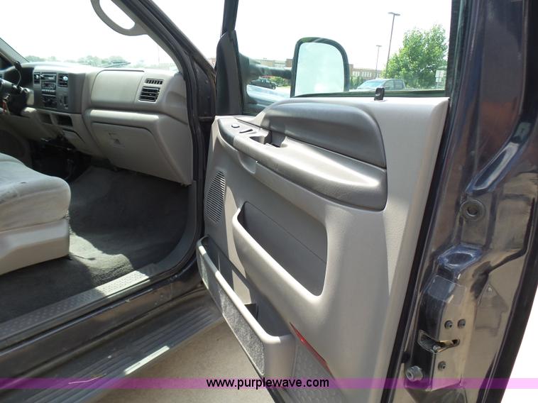 image for item AV9858 1999 Ford F250 Super Duty XLT SuperCab pickup truck