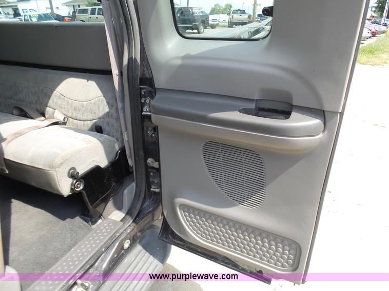 image for item AV9858 1999 Ford F250 Super Duty XLT SuperCab pickup truck