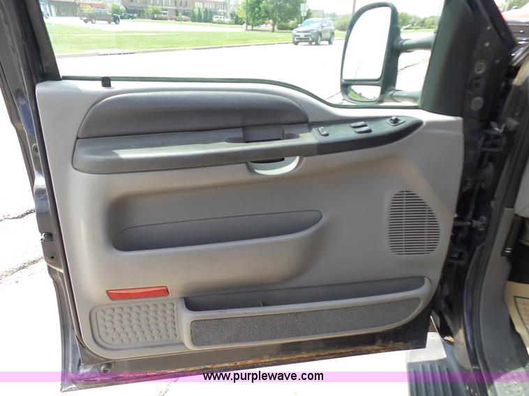 image for item AV9858 1999 Ford F250 Super Duty XLT SuperCab pickup truck