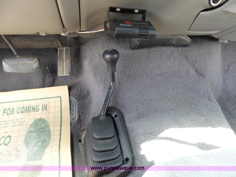 image for item AV9858 1999 Ford F250 Super Duty XLT SuperCab pickup truck