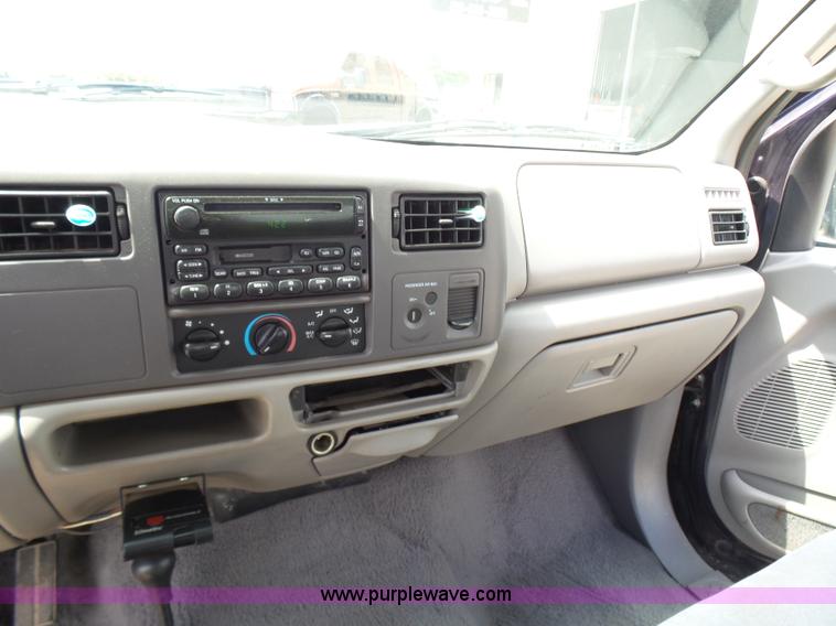 image for item AV9858 1999 Ford F250 Super Duty XLT SuperCab pickup truck