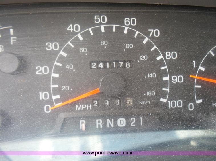 image for item AV9858 1999 Ford F250 Super Duty XLT SuperCab pickup truck