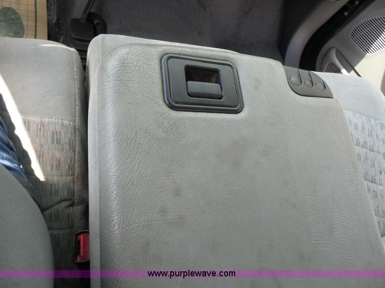 image for item AV9858 1999 Ford F250 Super Duty XLT SuperCab pickup truck