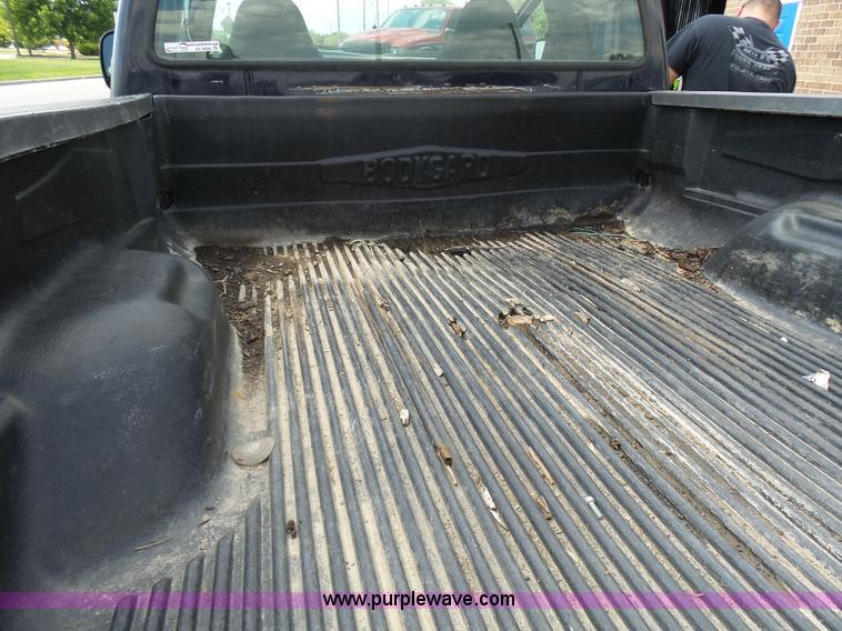 image for item AV9858 1999 Ford F250 Super Duty XLT SuperCab pickup truck