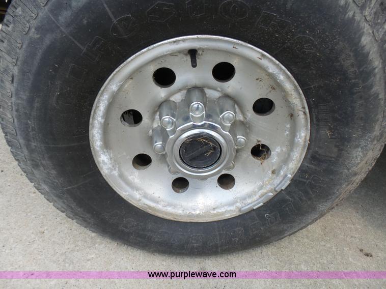 image for item AV9858 1999 Ford F250 Super Duty XLT SuperCab pickup truck