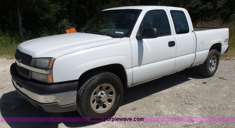 image for item BM9668 2005 Chevrolet Silverado 1500 Ext. Cab pickup truck