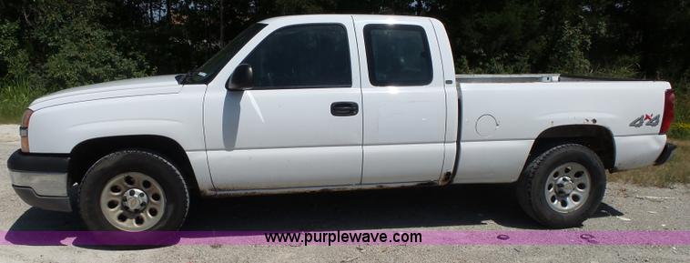 image for item BM9668 2005 Chevrolet Silverado 1500 Ext. Cab pickup truck