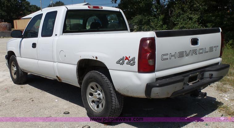 image for item BM9668 2005 Chevrolet Silverado 1500 Ext. Cab pickup truck