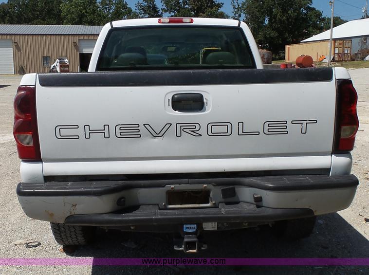 image for item BM9668 2005 Chevrolet Silverado 1500 Ext. Cab pickup truck